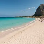 Spiagge famose per la sabbia bianca in Sicilia: Le mete che sembrano caraibiche senza volo intercontinentale