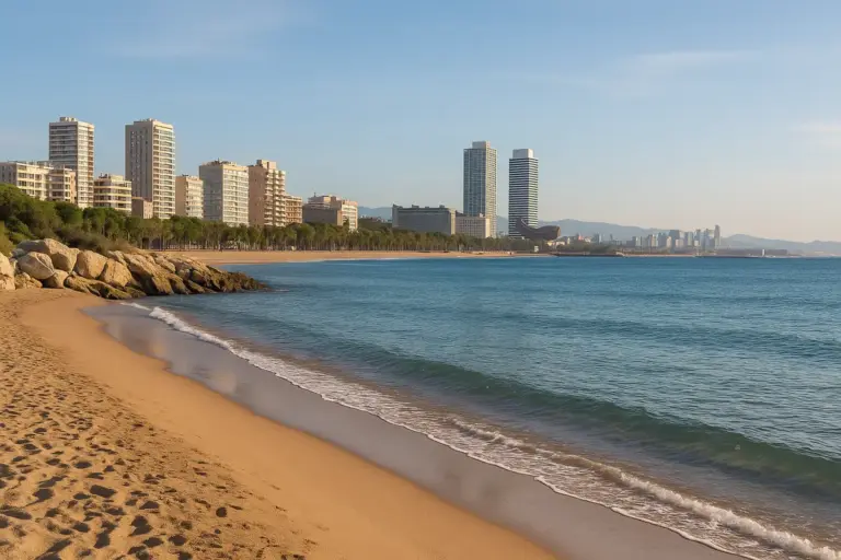 Si può trovare una spiaggia tranquilla anche vicino alle città? Le località che nessuno si aspetta